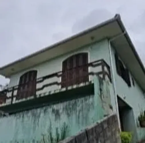 ALUGA-SE CASA NA COSTEIRA(Floripa) por R$ 3.000,00.