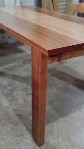 Mesa em Madeira Maciça