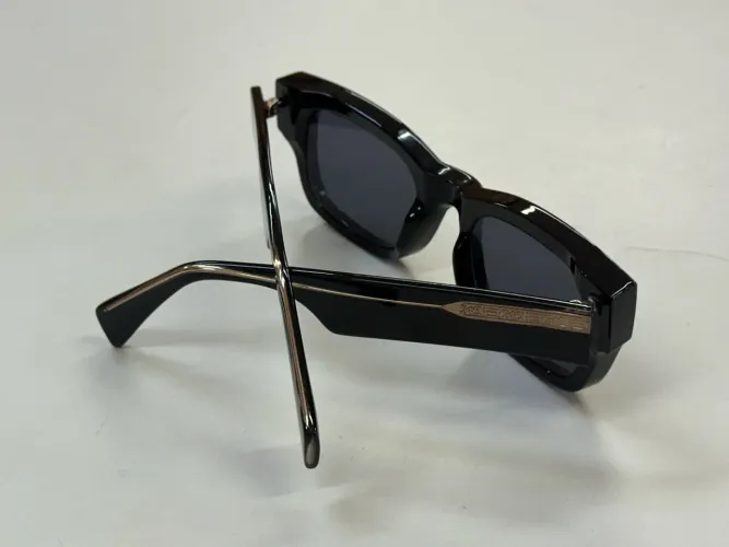 Óculos de Sol Preto Novo