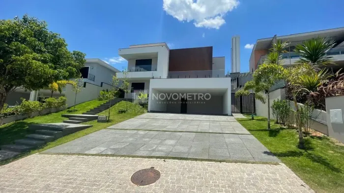 Sobrado Novo à Venda no Condomínio Residencial Jatibela | 5 Suítes e Piscina com Borda Inf