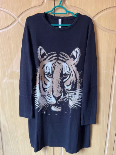 Vestido de lã com estampa de onça usado ..