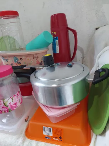 Vendo estas vasilhas. Por 160 reais. 
