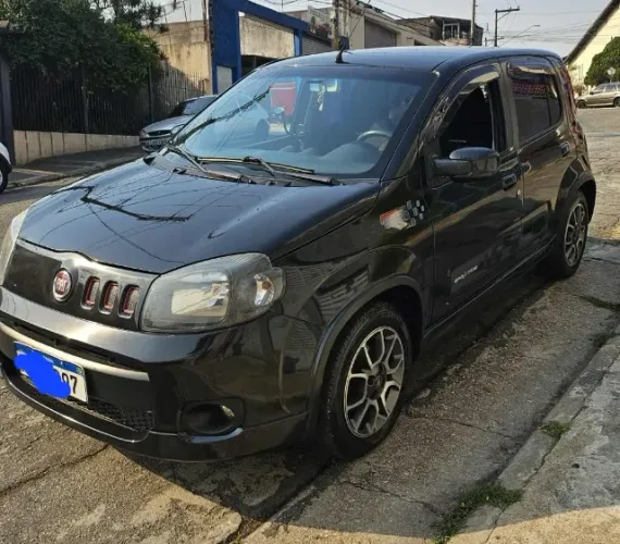 Fiat Uno Sporting 1.4 EVO Fire Flex 8V 4P 2012