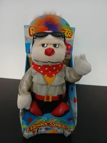 Boneco Rocky Singer