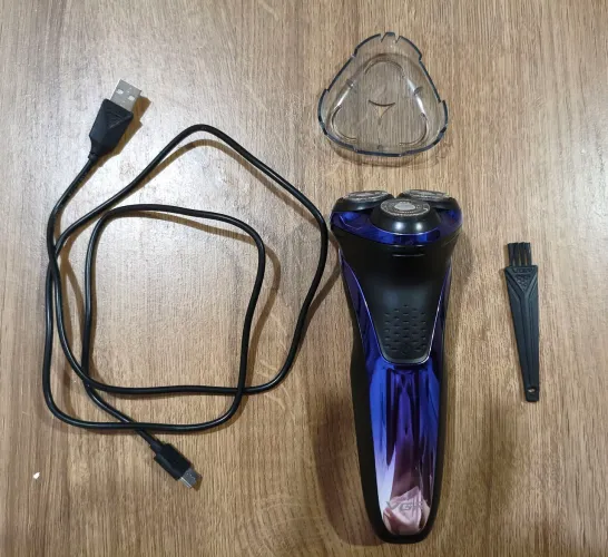 Barbeador Elétrico VGR Masculino - Semi Novo, à Prova d?Água<br><br>