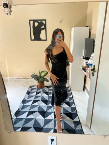 Vestido preto elegante para ocasiões especiais