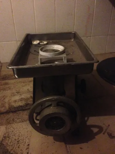 Máquina de moer carne profissional Gural MGI-10