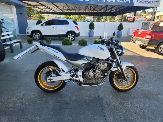 CB600 Hornet muito bonita e bem equipada