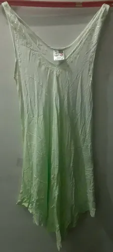 Lindo Vestido Importado da Índia, todo em Viscose, em tons degrade de verde, tamanho 44