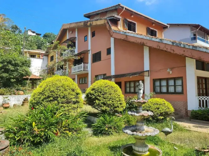 Casa em Rua José Bonifácio - Centro Alto - Ribeirão Pires/SP