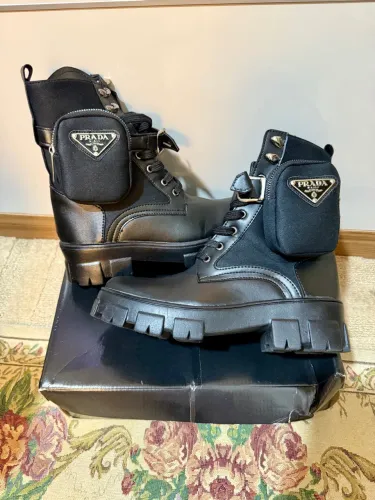 Bota Prada Unissex Preta com Bolsinho