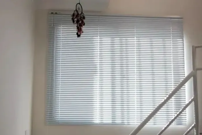 Persiana de Alumínio Na Cor Branca Semi Nova