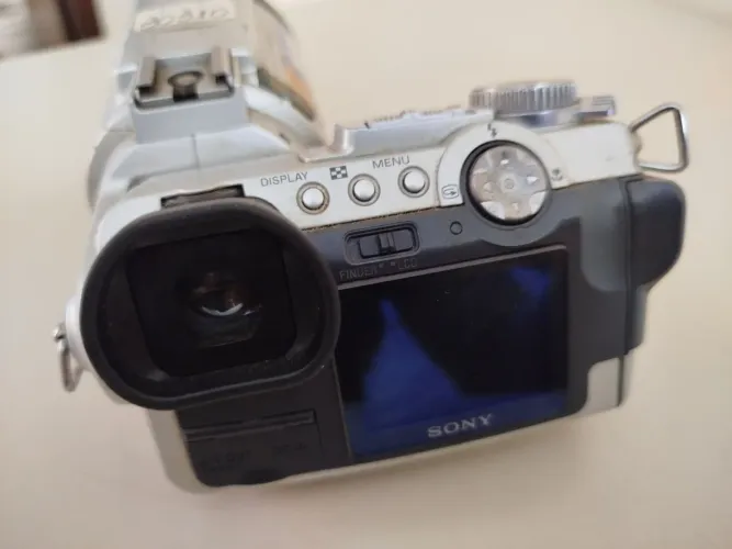 .Câmera fotográfica Sony handycan