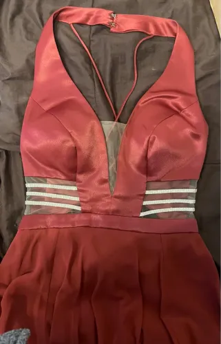 Vestido de Festa Marsala / Vinho com Detalhes em Strass