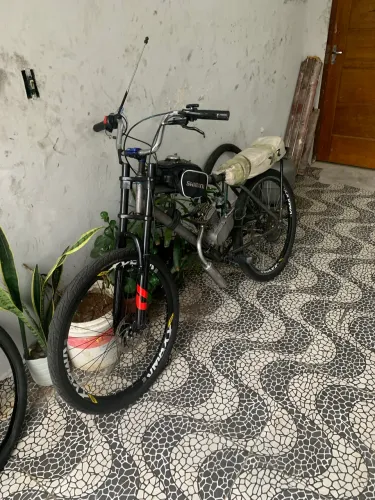 Vendo motorizada semi nova só tem 2 meses muito zera