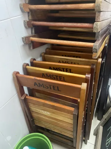 Cadeira de bar de madeira