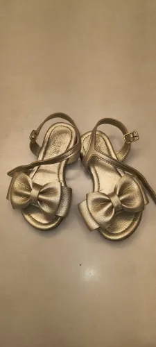 Sandália dourada com laço - Klin