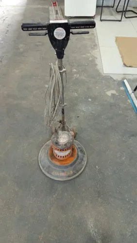 Vendo máquinas e ferramentas