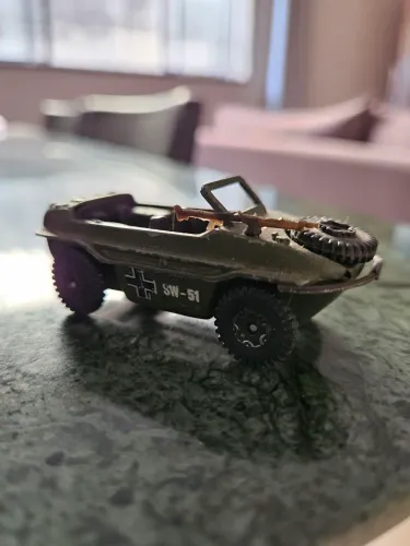 Miniatura Playart Schwimmwagen VW Anfibio da Segunda Guerra Mundial.