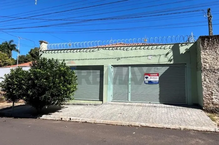 Casa com piscina no Jardim Stábile!
