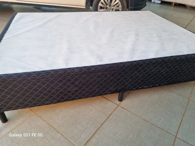 Base pra colchão casal bem conservada Entrego