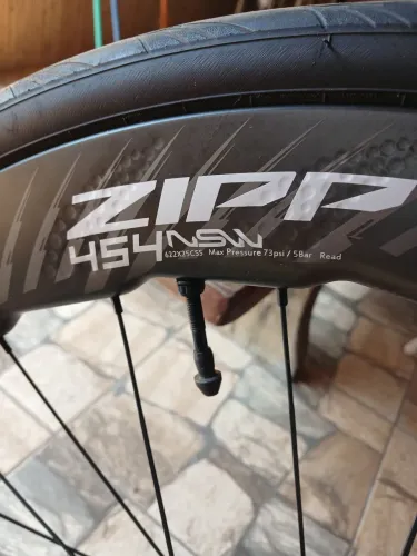 Roda de carbono perfil 55 com pneus com tubilis seminova