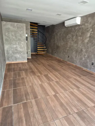SALA COMERCIAL COM ANDAR RECÉM CONSTRUÍDA