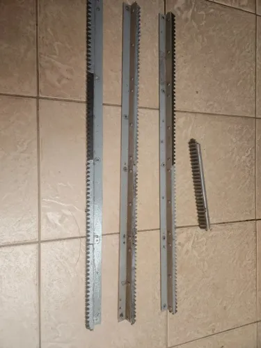 3 metros e 25 de cremalheira com ferro tudo no lote de 25cm cada