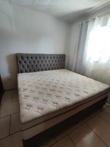 Cama box com colchão e cabeceira King Size