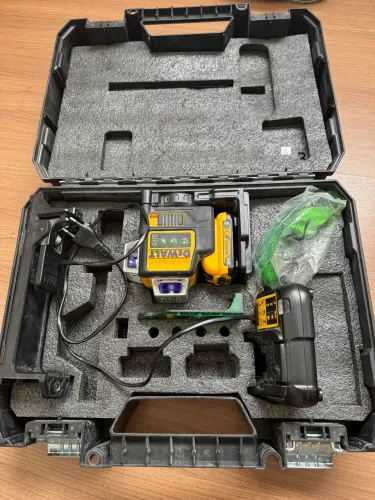 Nível Laser DEWALT - 12v - 3 Linhas Verde