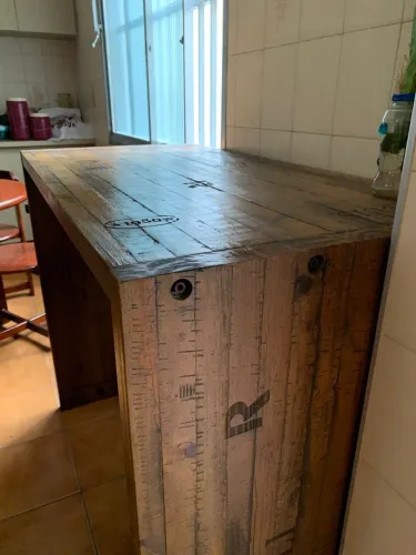 Balcão de madeira maciça rústico - wine com gravura