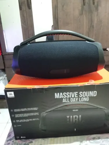 Vendo caixa bombox 3 nova na caixa 1.500 reais enteressados chamar no ZAP *