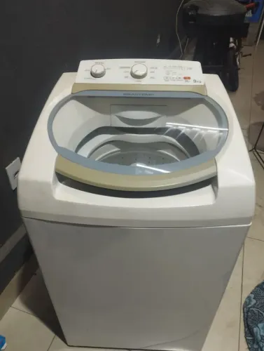 Máquina de lavar retirada de peças