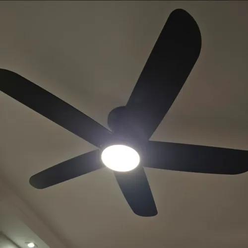 Ventilador de teto silencioso com controle remoto