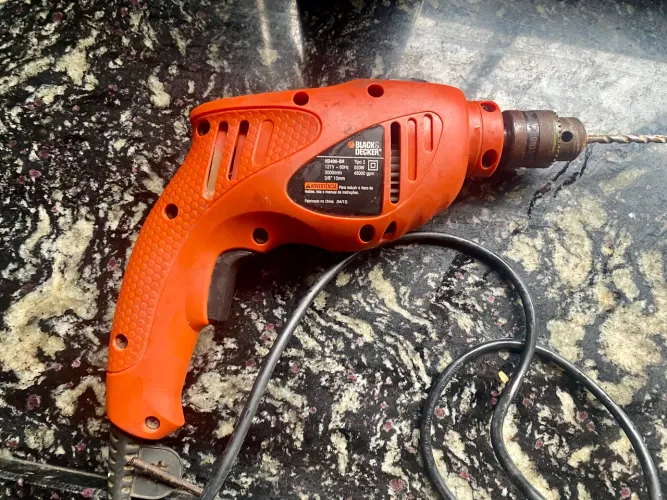 Furadeira Black+Decker 550W 3/8? - Usada