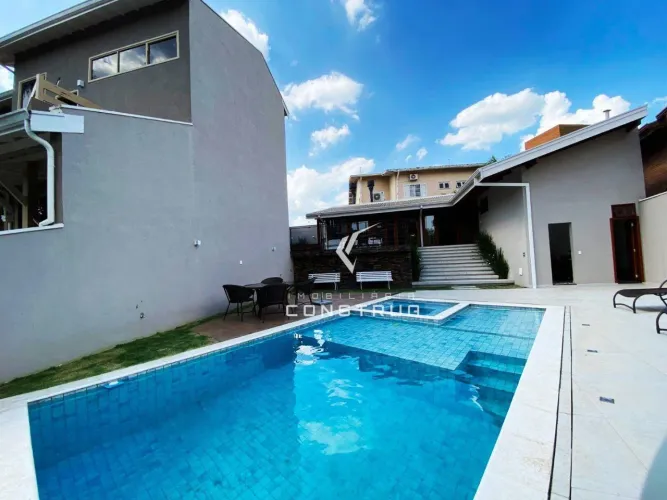 Casa no condomínio Parque da Hípica.