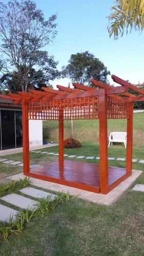 Vendo pergolado na medida de 4,00 x 3,00 com piso deck