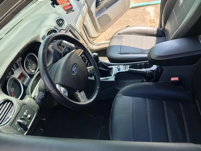 Ford Focus 1.6 S/se/se Plus Flex 8v/16v 5P 2011