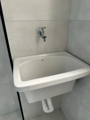 Vendo bancada de cozinha, banheiro e tanque de louça