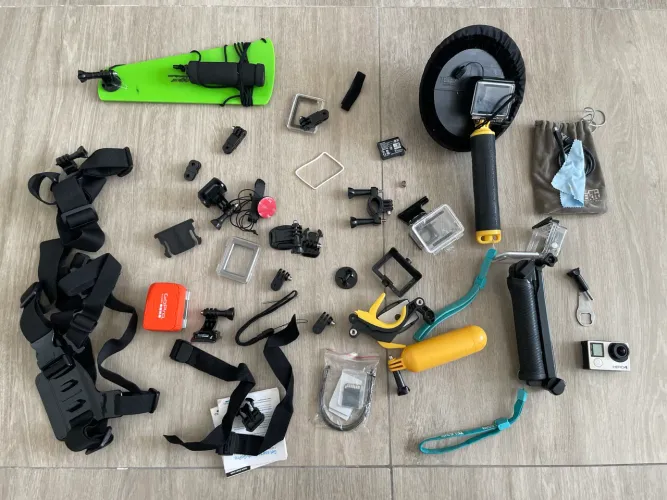 GoPro com vários acessórios 