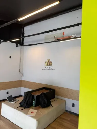 Ótima loja no melhor ponto da Rua Borges Lagoa, de esquina e com visibilidade - Oportunida