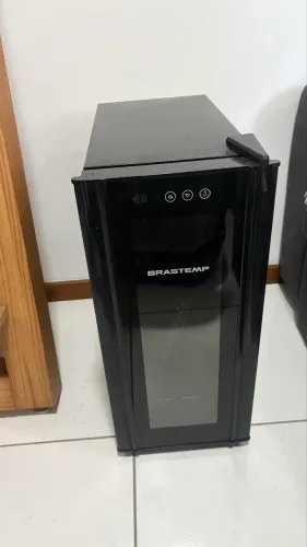 Adega para 12 garrafas