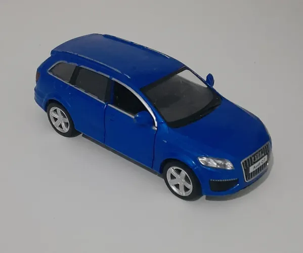 Miniatura AUDI Q7 V12