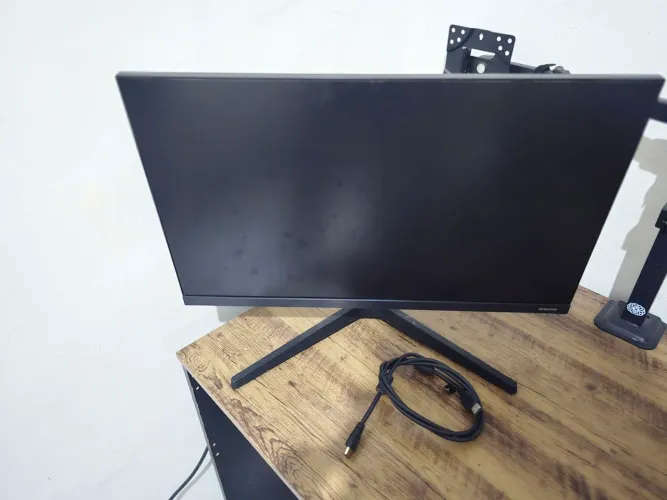 MONITOR SAMSUNG 24? + SUPORTE AJUSTÁVEL - ÓTIMO ESTADO!