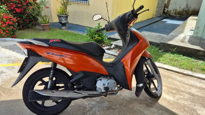 Moto Honda Biz Laranja