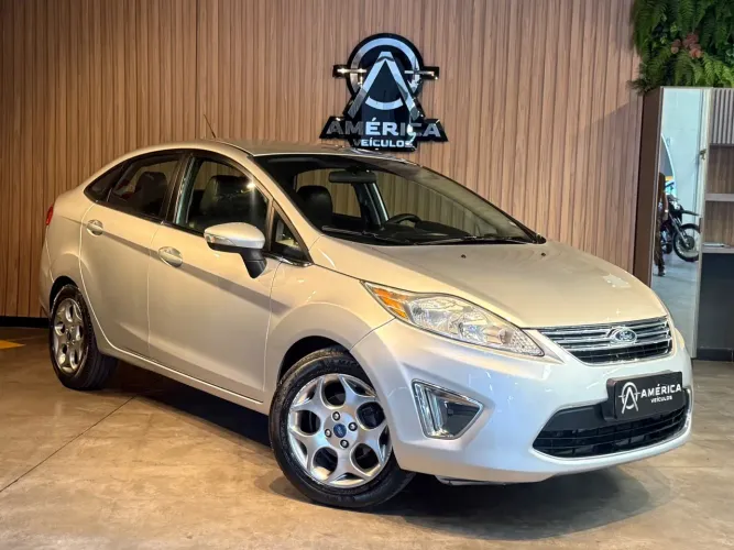 Ford Fiesta Sedan SE 1.6 16V Flex 4P 2013
