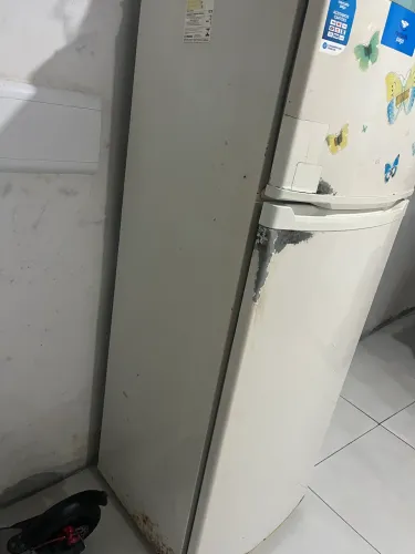 Geladeira usada, apenas motor funcionando