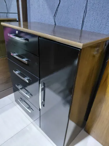 Cômoda com 5 gavetas e sapateira