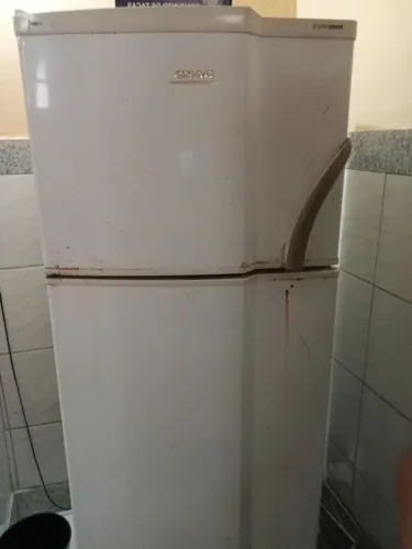 Geladeira duplex em perfeito funcionamento.