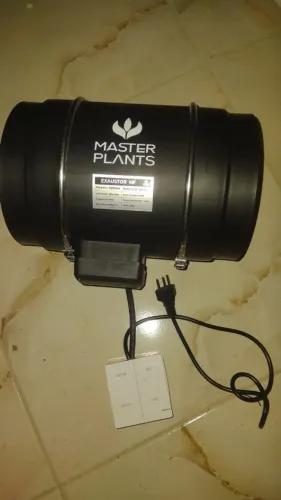 Vendo 3 exaustores master plant 200mm na caixa
